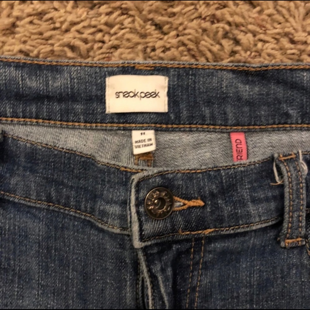 Sneak Peek Jeans - Picture 3 of 3